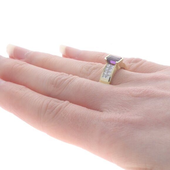 Yellow Gold Amethyst & Diamond Ring - 18k Emerald Cut 1.68ctw - Picture 4 of 6